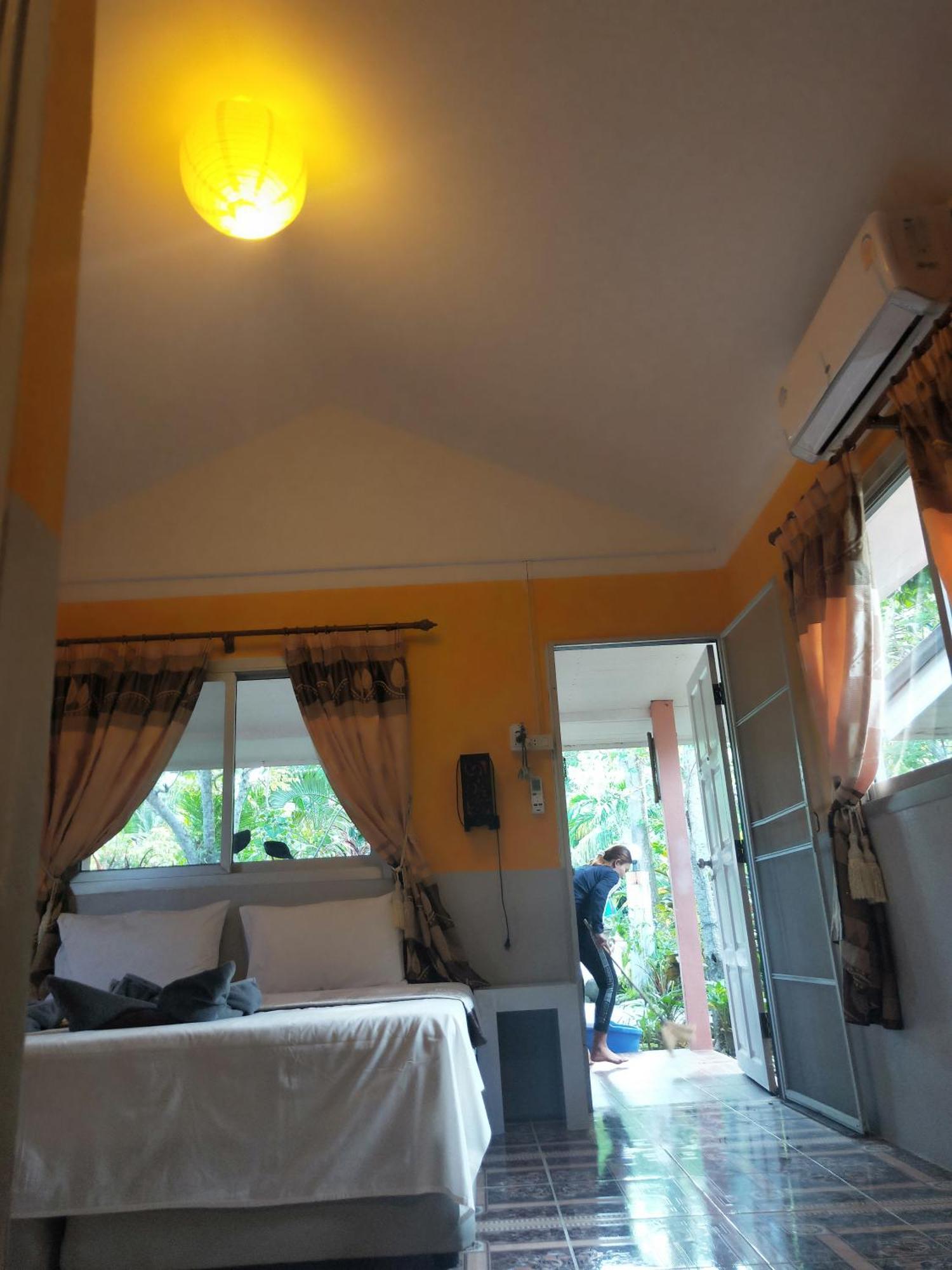 Ban Elephant Blanc Bungalow Ката-Біч Номер фото